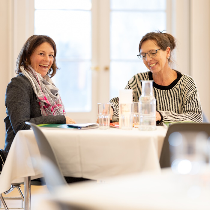 Barbara Schiefer und Regina Stocker bei der Auftaktveranstaltung zur Fokusgruppenarbeit. © Nikola Milatovic